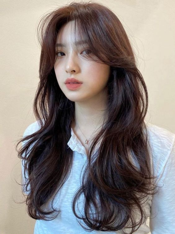 A Guide To Hush Cut Hairstyle Trend - Perfect For Effortless Styling!