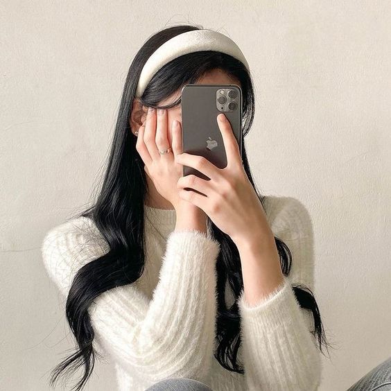 2024’s Spring Hair Accessories: Chic Headband Trend