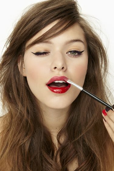 How to Choose The Right Lipstick Color For Your Skin