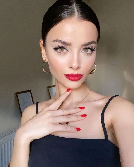 The 4 Most Popular Lipstick Shades For Spring 2024