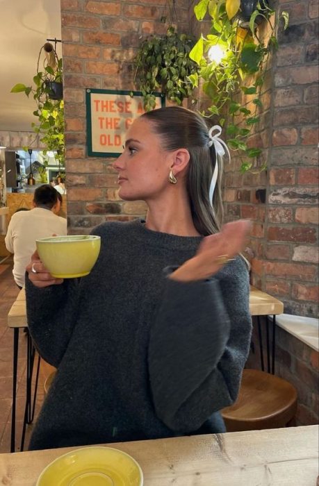 A Guide to Hairstyling According To The Neckline Styles