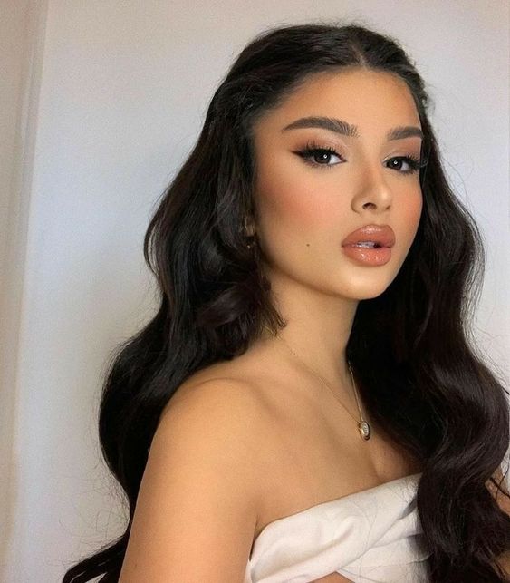 TikTok Makeup Trend 2022: The Siren Gaze Eyes