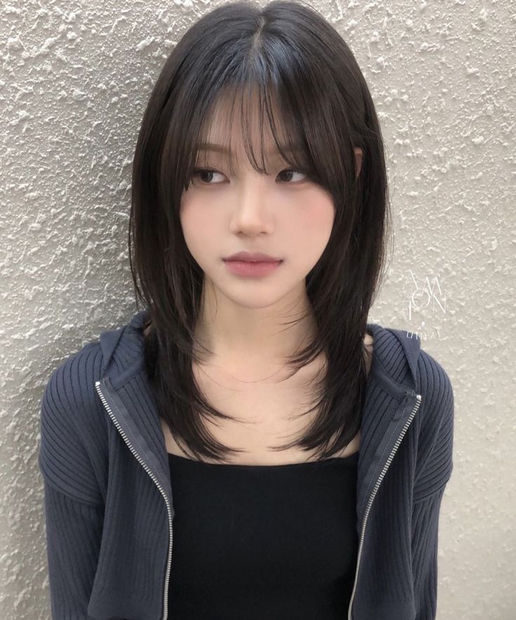 Achieving the Pretty Hair With Korean Wispy Bangs Trend
