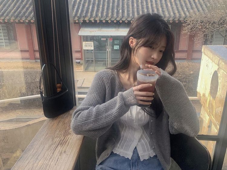 The Ultimate Guide to Spring 2024: Styling Your Cardigan Sweater