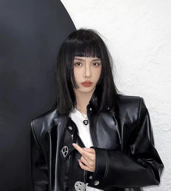 How to Pull off the Micro Bangs Trend with New Vibes On 2024
