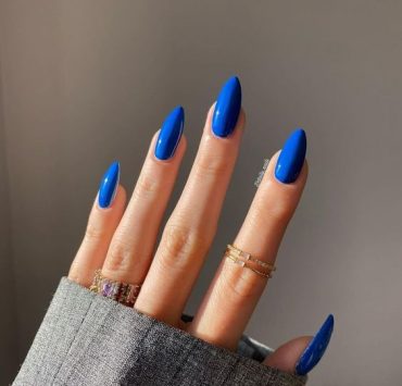 Manicure Trend 2024: Royal Blue Nails That’ll Make You Feel Glamorous