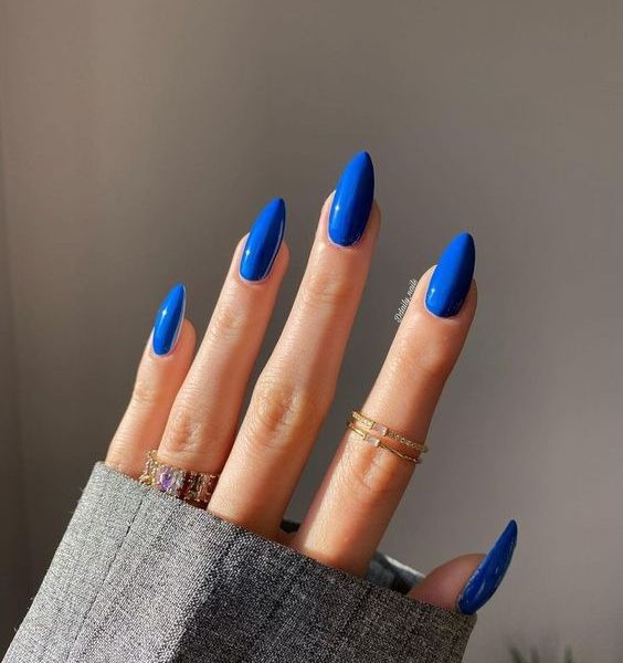 Manicure Trend 2024: Royal Blue Nails That’ll Make You Feel Glamorous