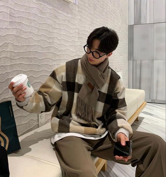 Chill in Style 2024 : Winter Korean Men's Outfit Ideas to Beat the Cold