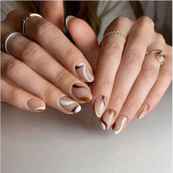 Minimalist And Neutral Manicure Ideas That Will Be Dominating This Fall