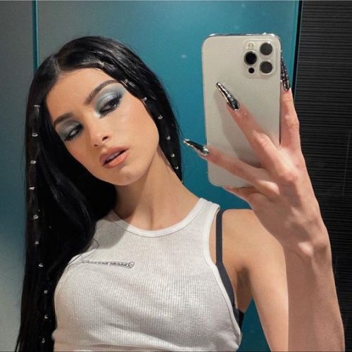 How to Style Middle Part Hairstyles in 2023