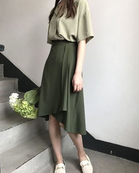What To Wear With Olive Green For Spring Wardrobe 2024