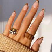 Minimalist And Neutral Manicure Ideas That Will Be Dominating This Fall