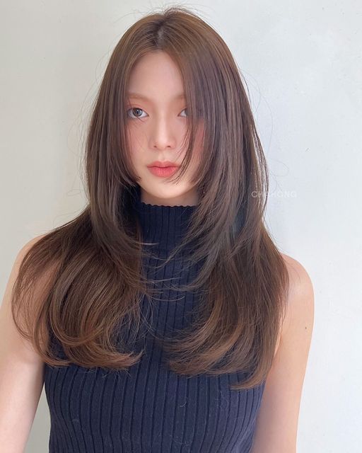 A Guide to Long Hairstyle 2024: The Korean Hug Haircut Trend