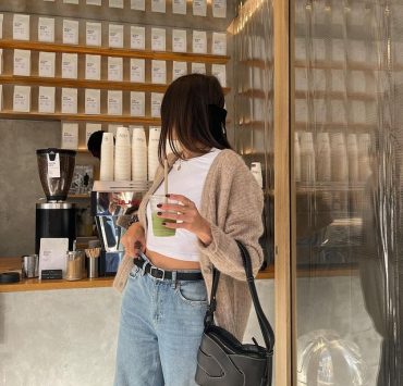 The Ultimate Guide to Spring 2024: Styling Your Cardigan Sweater