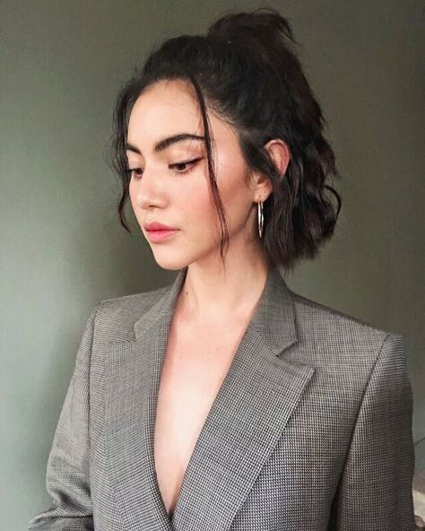 A Guide to Hairstyling According To The Neckline Styles