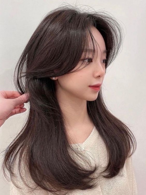 A Guide To Hush Cut Hairstyle Trend - Perfect For Effortless Styling!
