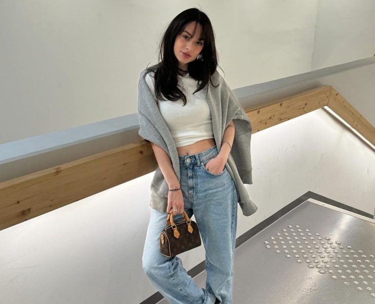 How to Style in Baggy Jeans Trend for Spring 2024