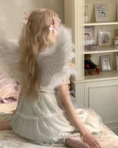 How To Stye Coquette Aesthetic Trend for Girly Look