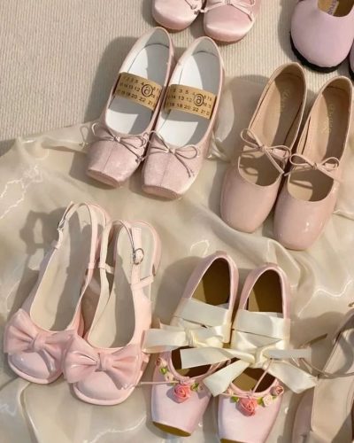 How To Stye Coquette Aesthetic Trend for Girly Look