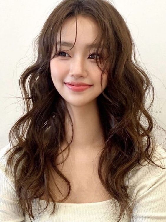 Achieving the Pretty Hair With Korean Wispy Bangs Trend