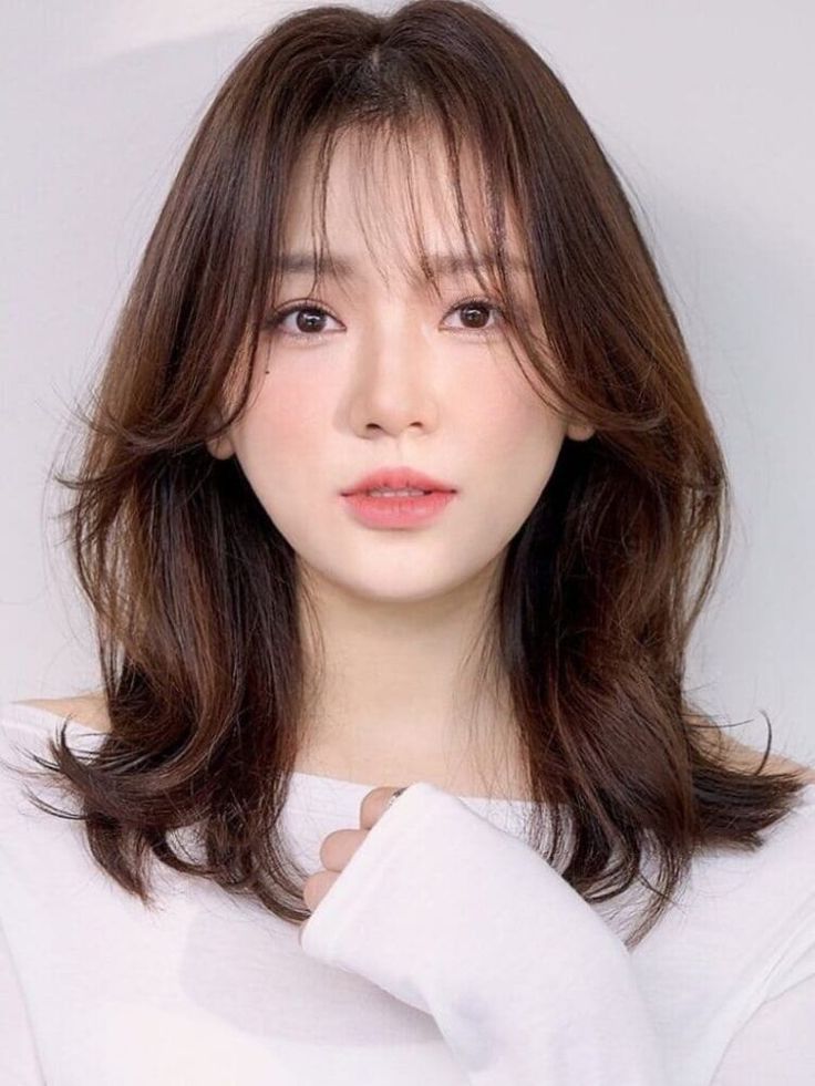 Achieving the Pretty Hair With Korean Wispy Bangs Trend