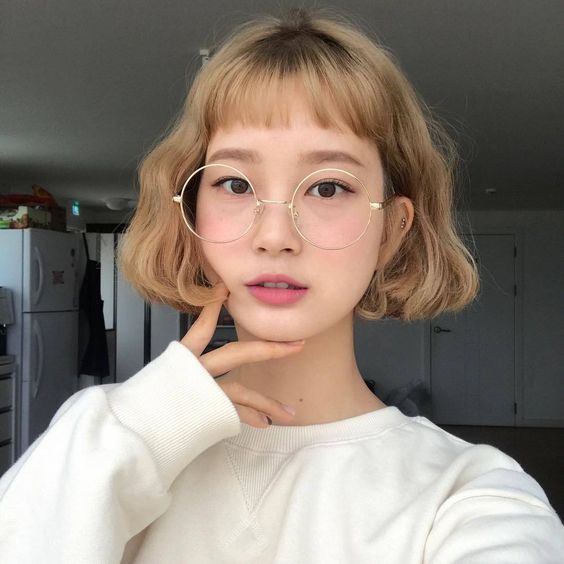 How to Pull off the Micro Bangs Trend with New Vibes On 2024