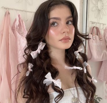 How To Stye Coquette Aesthetic Trend for Girly Look
