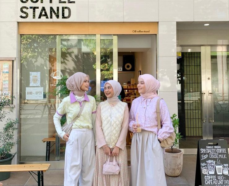 Hijab Outfit Ideas To Wear Soft Color According To The Fall Trend 2023