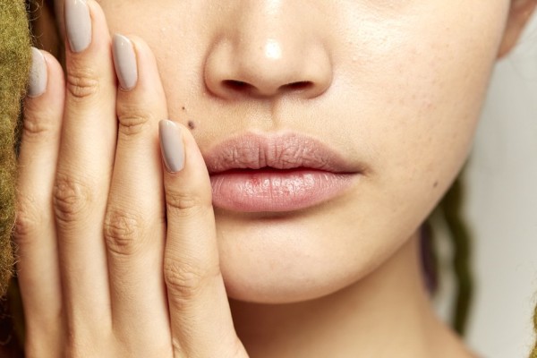 Elegant, almond-shaped nails in an equally crowd-pleasing greige color