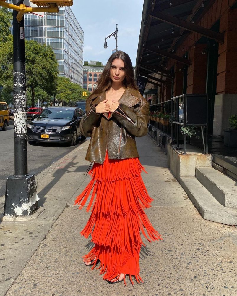 The Emily Ratajkowski Lookbook: Outfits for Everyday Wear