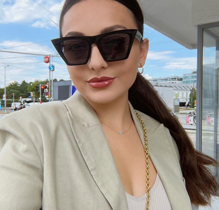 Elevate Your Early Fall Wardrobe With Trendy Sunglasses
