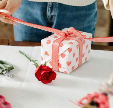 The Language of Love: How to Choose the Perfect Jewelry Gift for Valentine's Day 2024