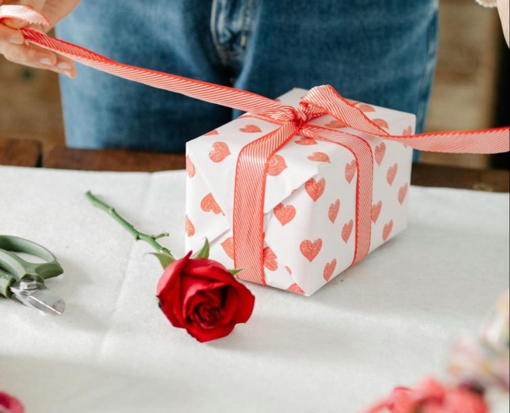 The Language of Love: How to Choose the Perfect Jewelry Gift for Valentine's Day 2024