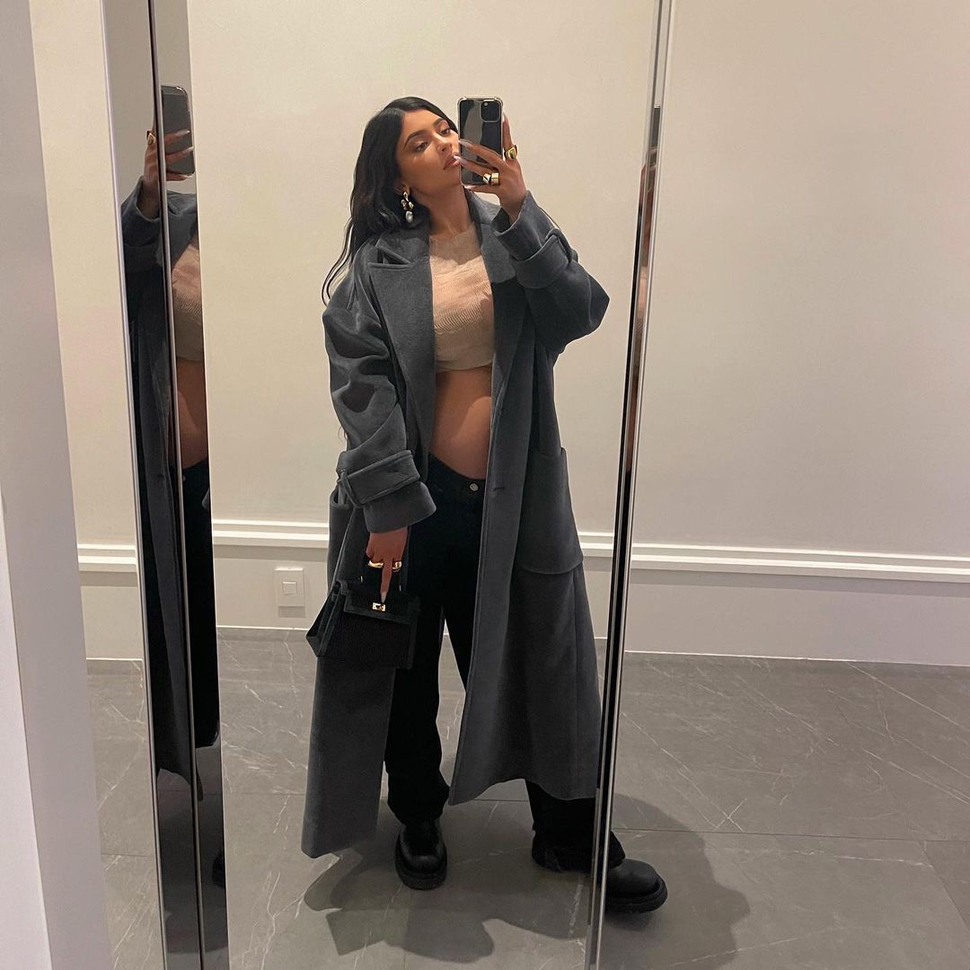 Stylish Maternity Wardrobe Staples Ideas