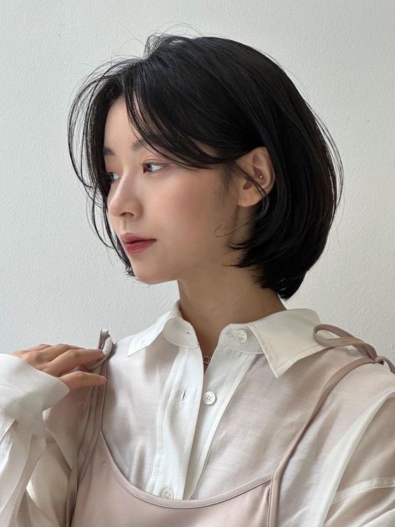 A Guide To Hush Cut Hairstyle Trend - Perfect For Effortless Styling!