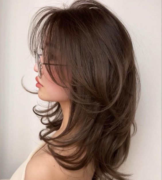 A Guide To Hush Cut Hairstyle Trend - Perfect For Effortless Styling!