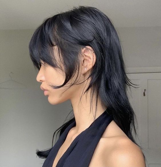 How to Rock the Mullet Haircut Trend For Women In 2024