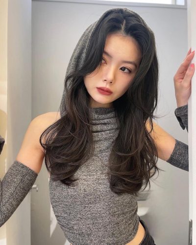 How to Style Middle Part Hairstyles in 2023