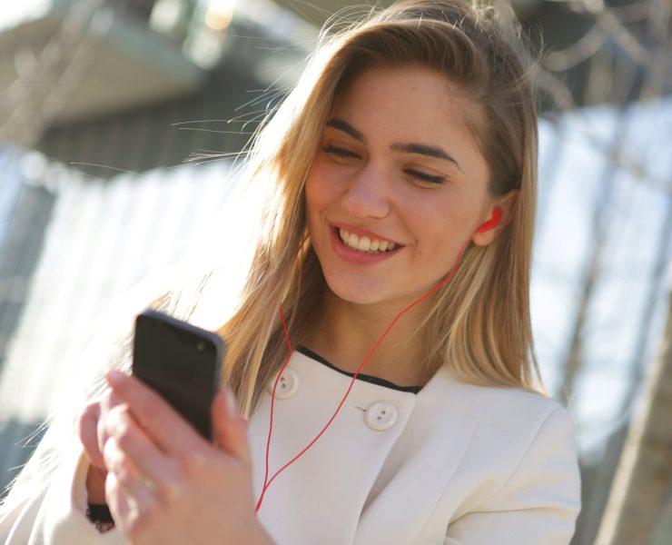 Best 5 Apps/Sites to Chat With Girls