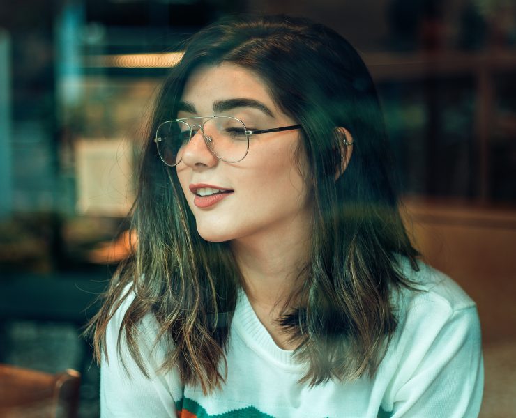 How to Style Glasses: Tips and Tricks for a Fashionable Look
