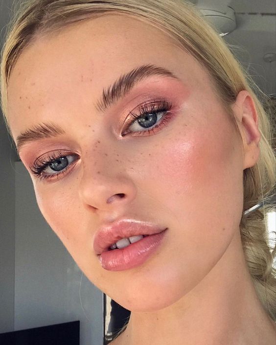 Flawless Makeup Looks for New Year's Eve 2024