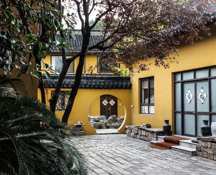 How to Design a Gorgeous Courtyard Garden