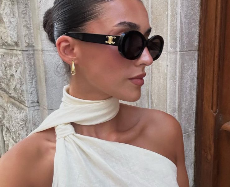 A Guide to Hairstyling According To The Neckline Styles