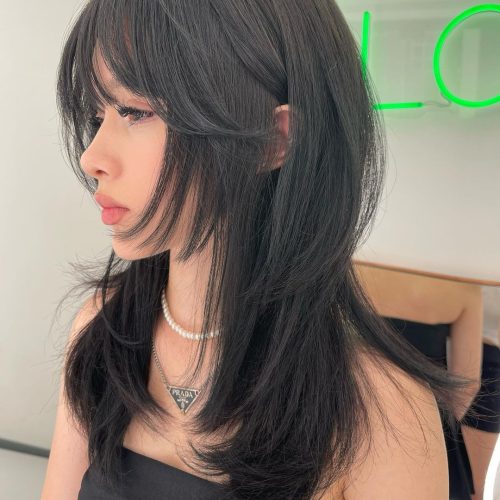The Ultimate Guide to Medium Hairstyle Trends for 2024