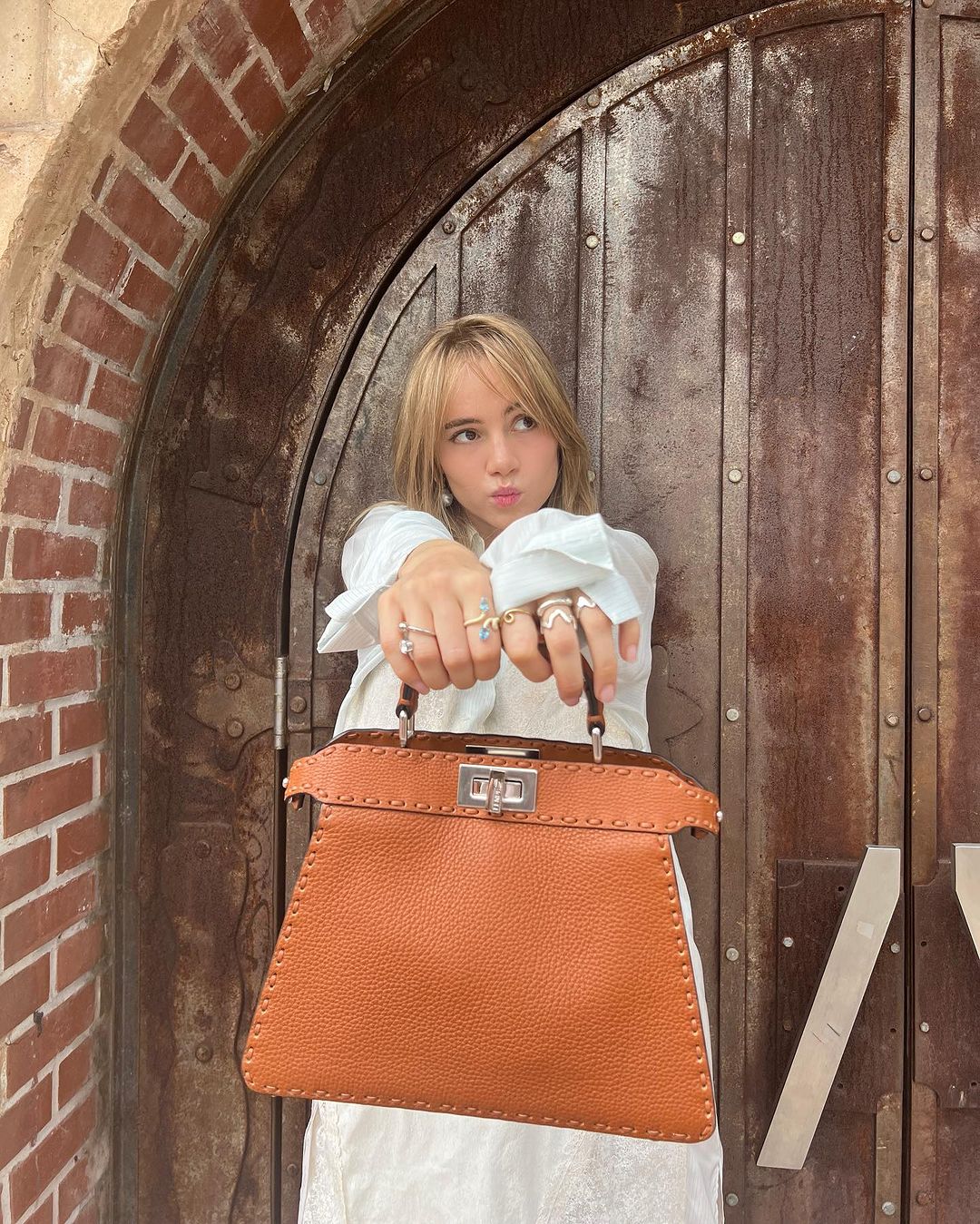Classic Style Lessons from Suki Waterhouse Looks