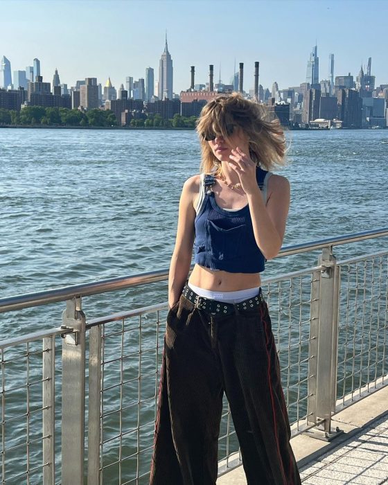 Classic Style Lessons from Suki Waterhouse Looks