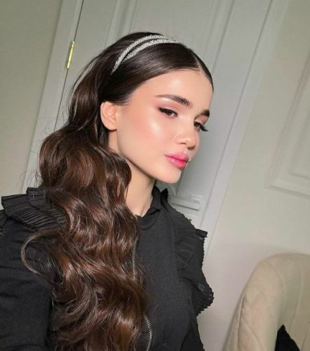 7 Easy and Cute Christmas Hairstyle Ideas for Every Occasion