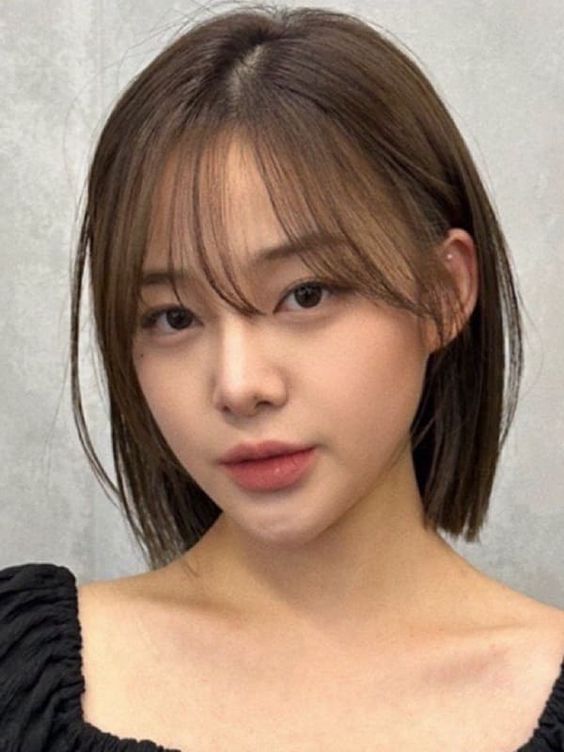 Achieving the Pretty Hair With Korean Wispy Bangs Trend