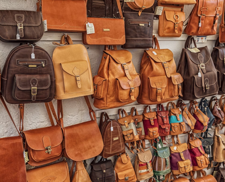 How to Choose the Perfect Leather Bag as a Gift