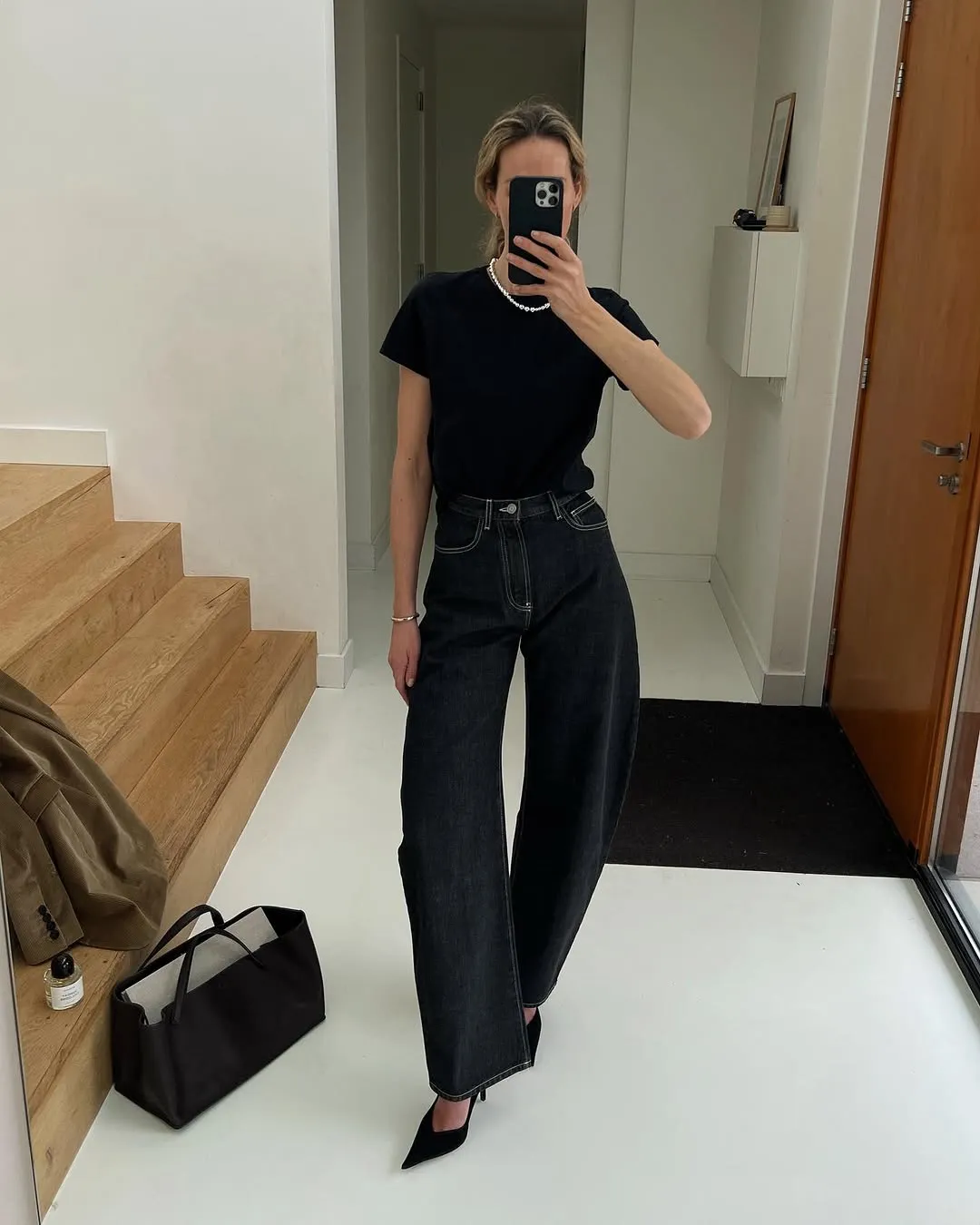 2025's Hottest Trend – How To Style Barrel Jeans Like A Fashionista